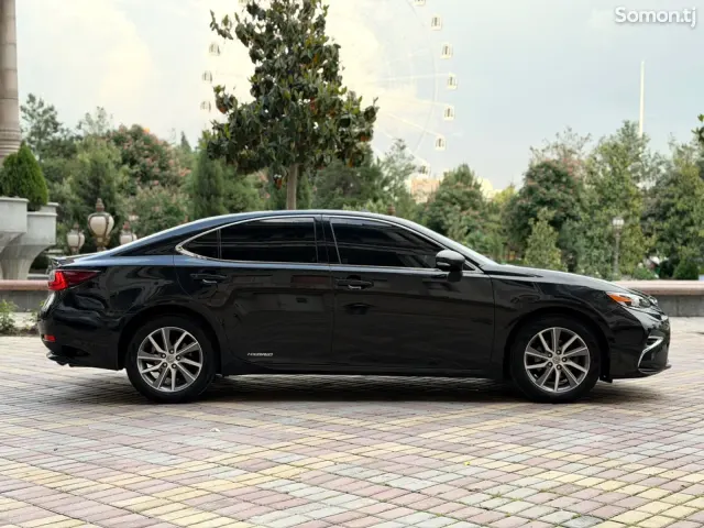 Lexus ES series 2016 · 3.0 AT