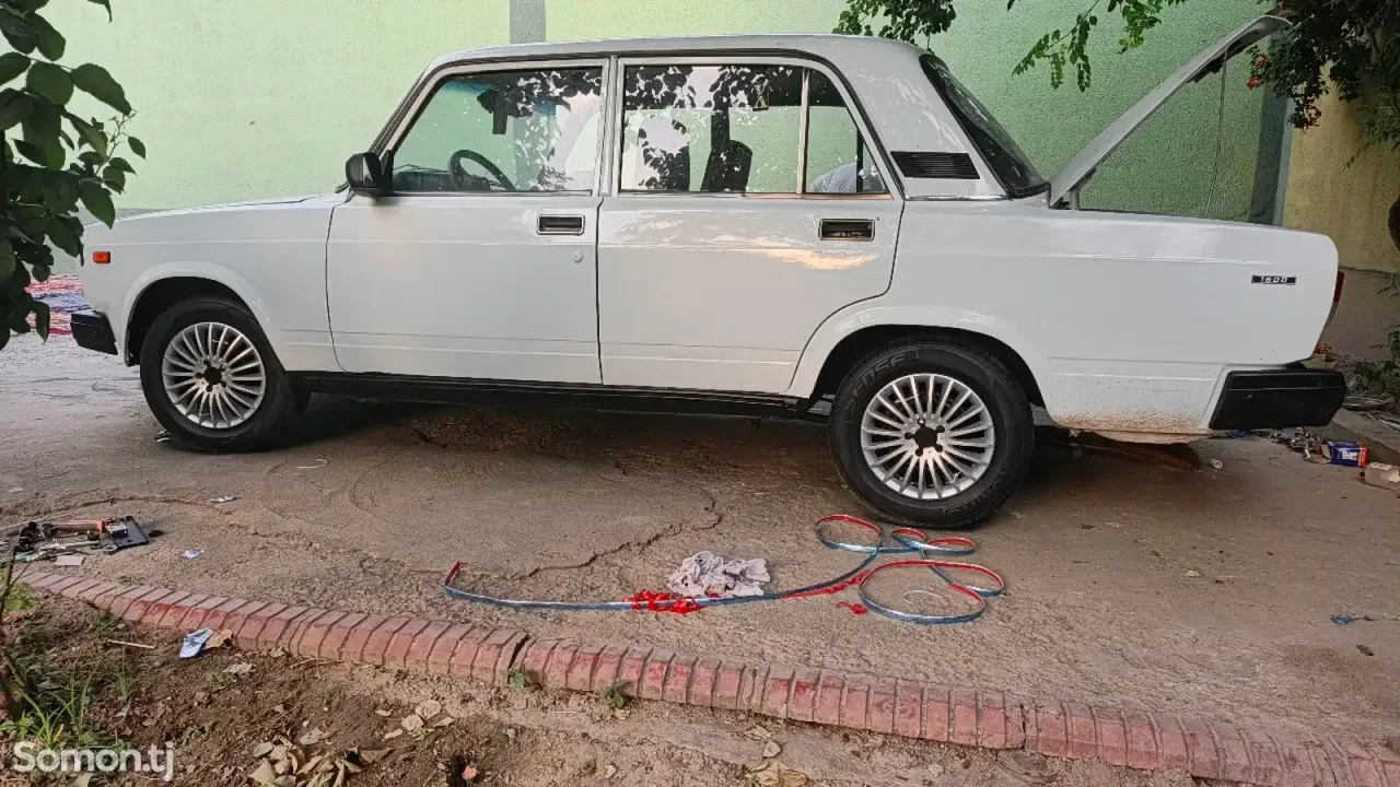 Lada (ВАЗ) 2107 2005 · 1.6 MT