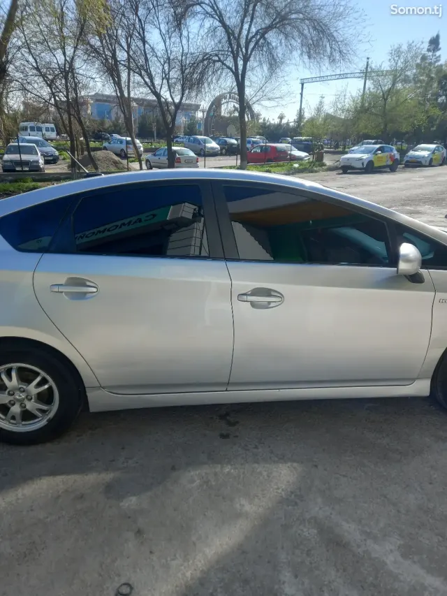 Toyota Prius 2010 · 1.8 AT