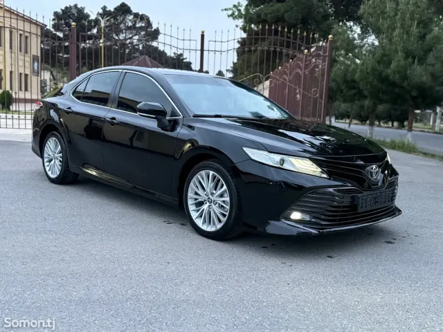 Toyota Camry 2020 · 2.0 AT