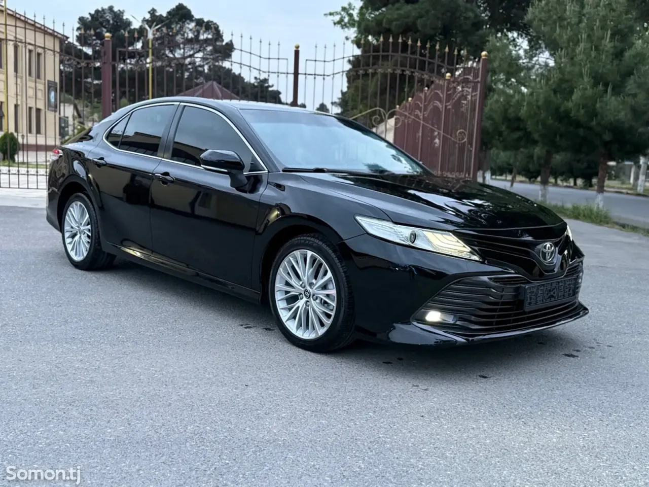 Toyota Camry 2020 · 2.0 AT