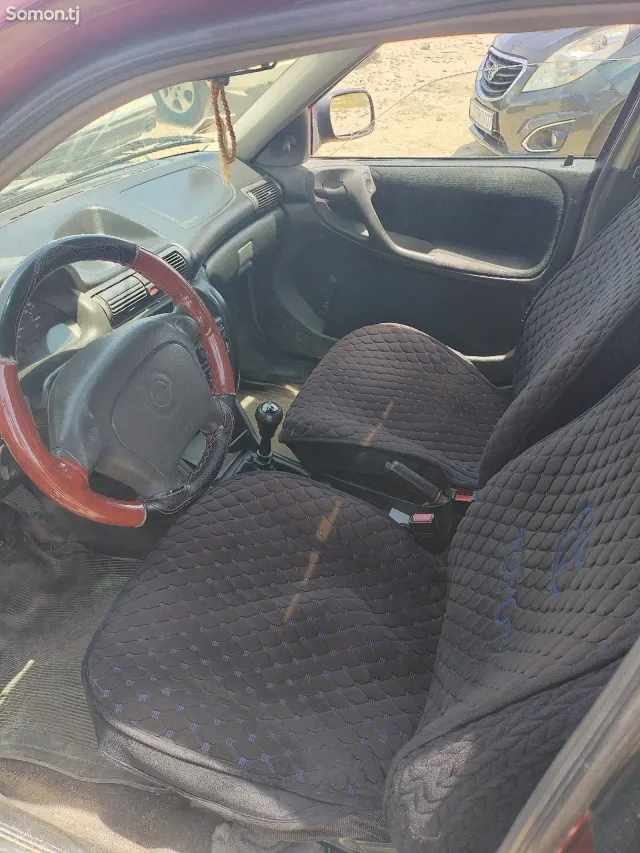 Opel Astra F 1995 · 1.6 MT