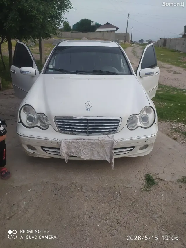 Mercedes-Benz E class 2005 · 2.4 MT