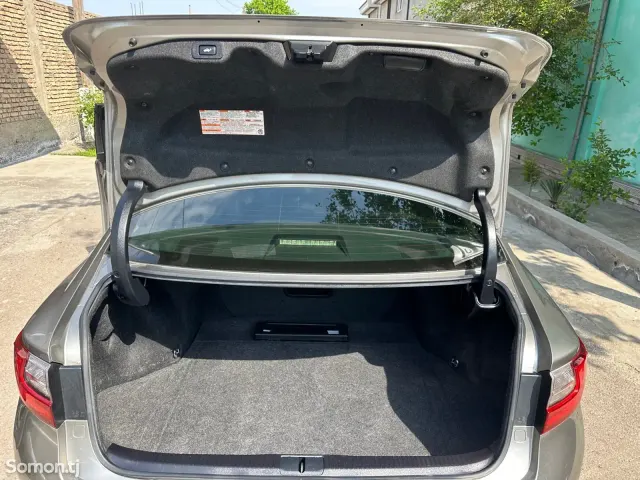 Lexus ES series 2015 · 2.5 AT