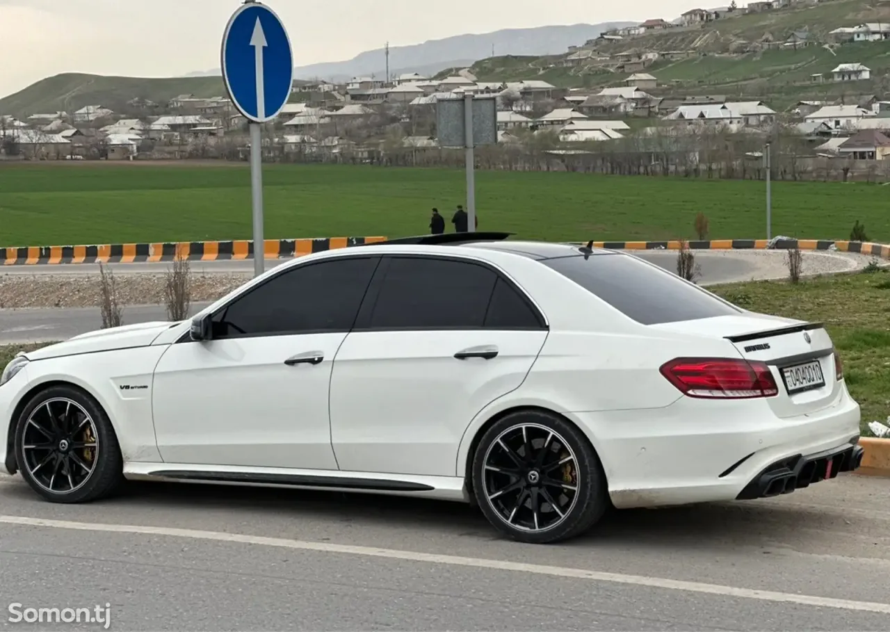 Mercedes-Benz E class 2011 · 6.3 AT