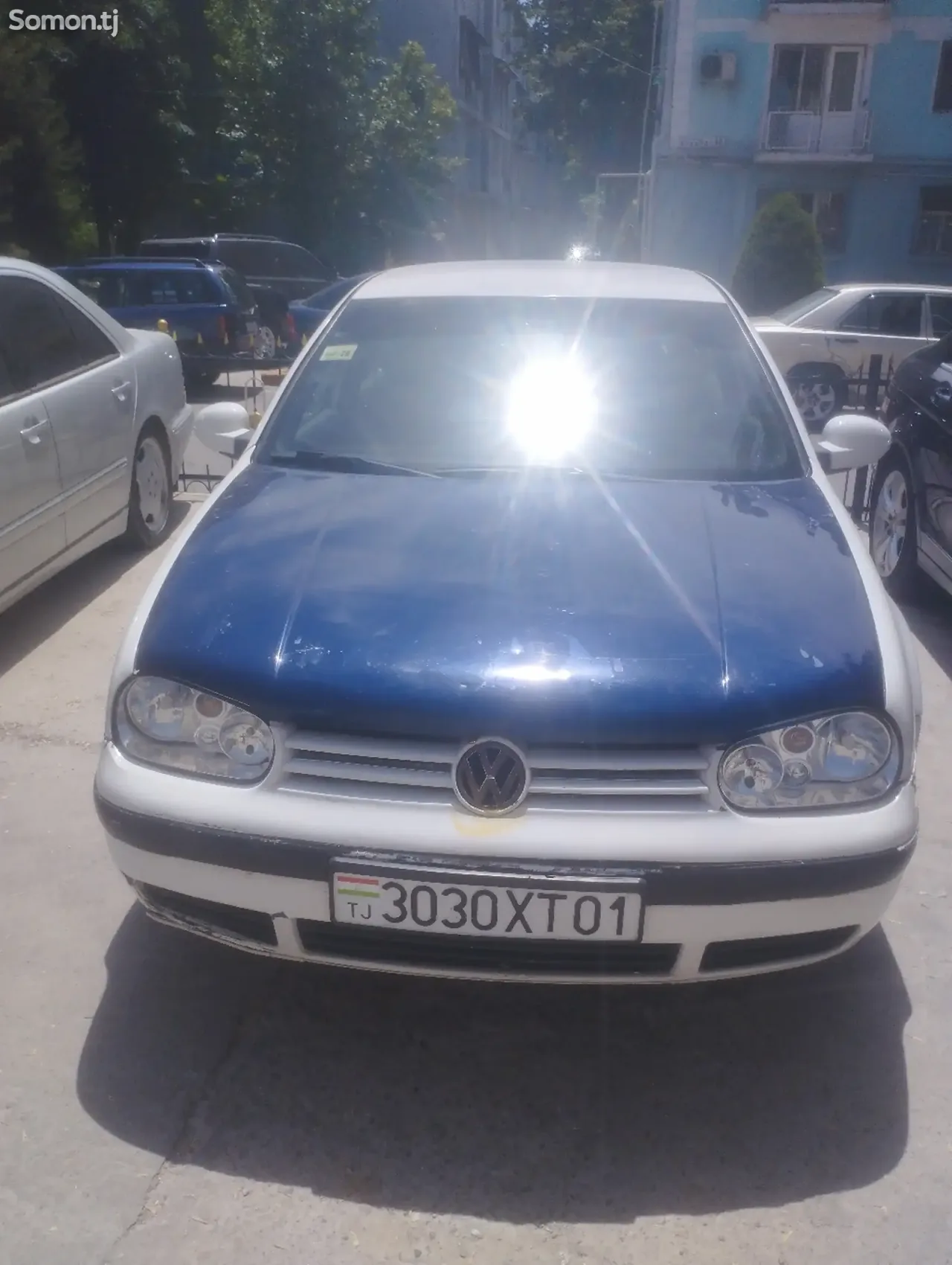 Volkswagen Golf 1999 · 1.6 MT