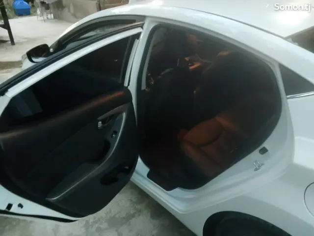 Hyundai Avante 2014 · 1.6 AT