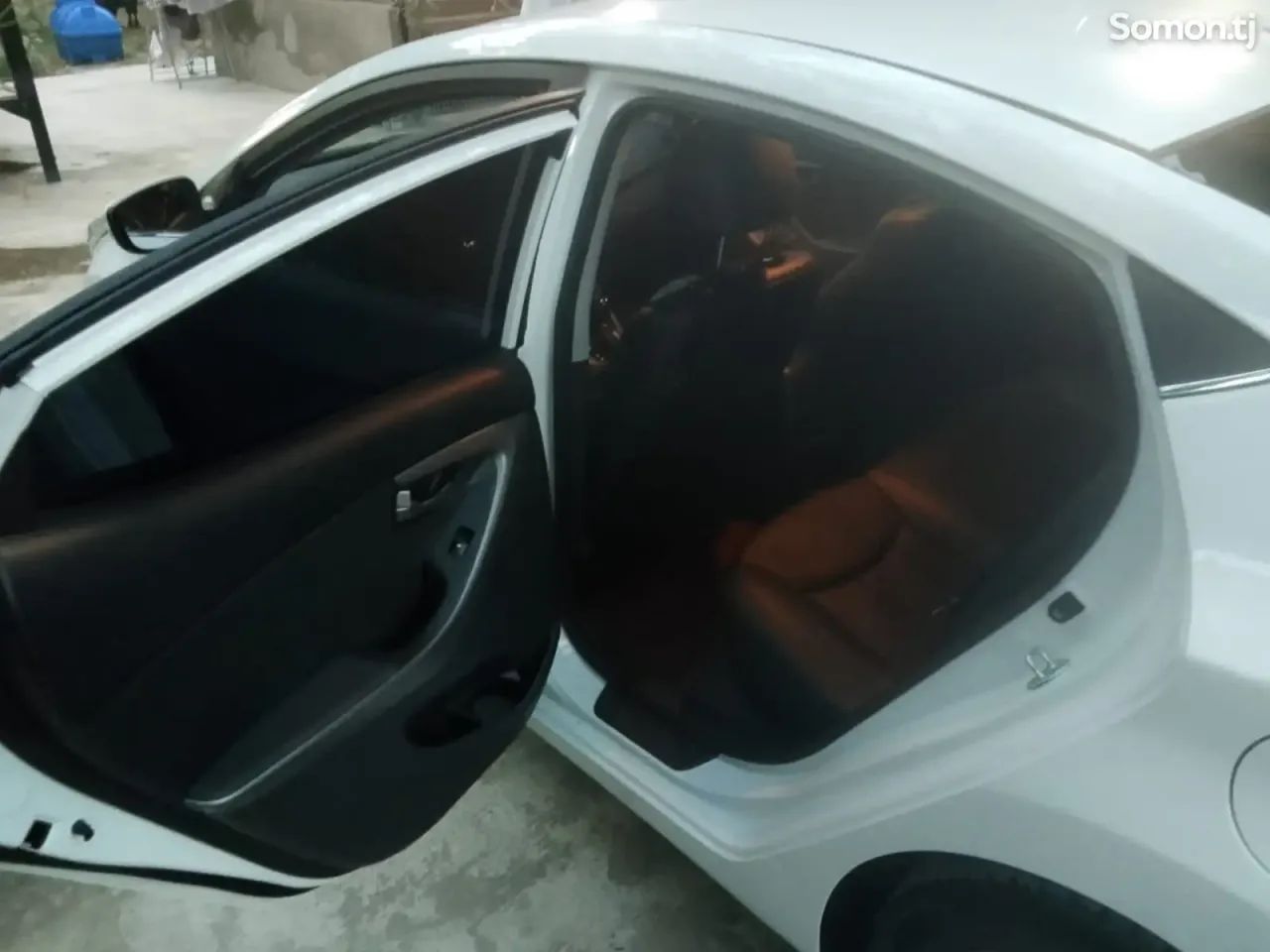 Hyundai Avante 2014 · 1.6 AT