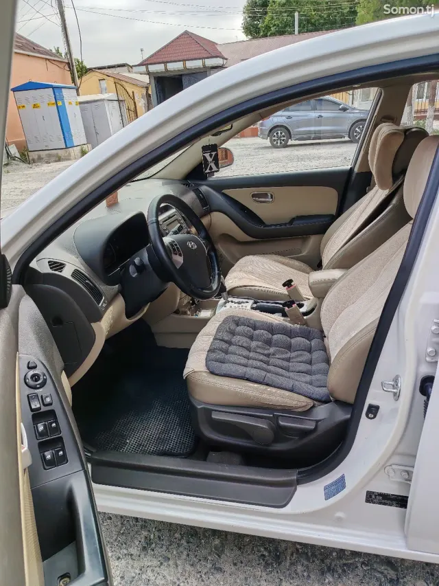 Hyundai Avante 2009 · 1.6 AT