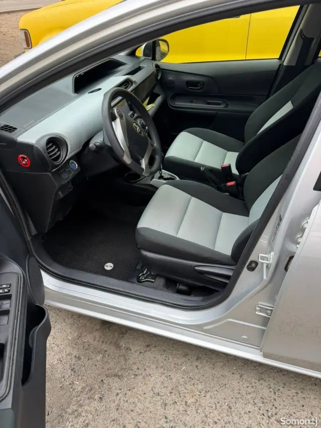 Toyota Aqua 2014 · 1.5 AT