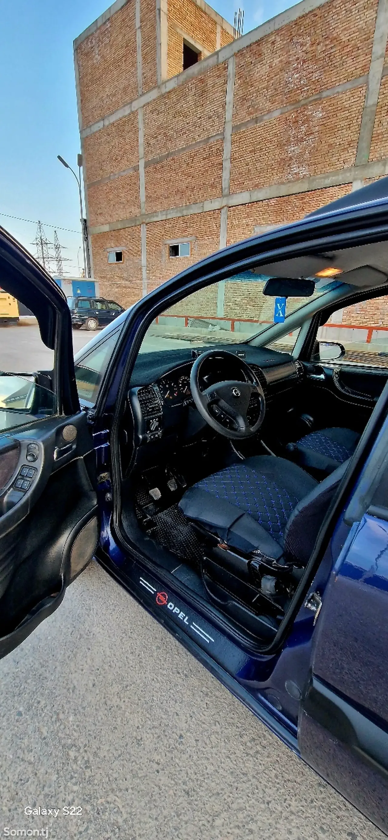 Opel Zafira 2000 · 1.6 MT