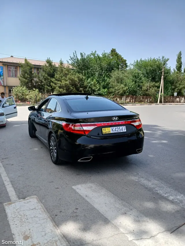 Hyundai Grandeur 2014 · 3.0 AT