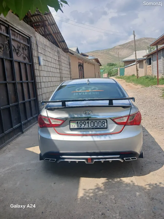 Hyundai Sonata 2011 · 2.4 AT