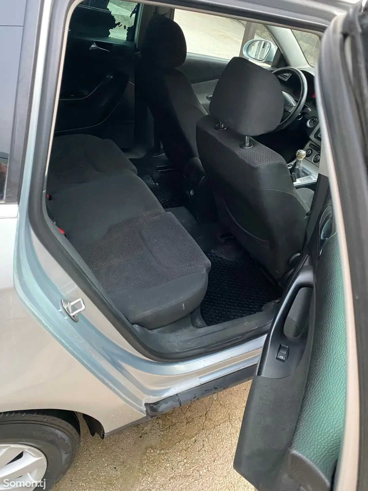 Volkswagen Passat 2006 · 2.0 MT