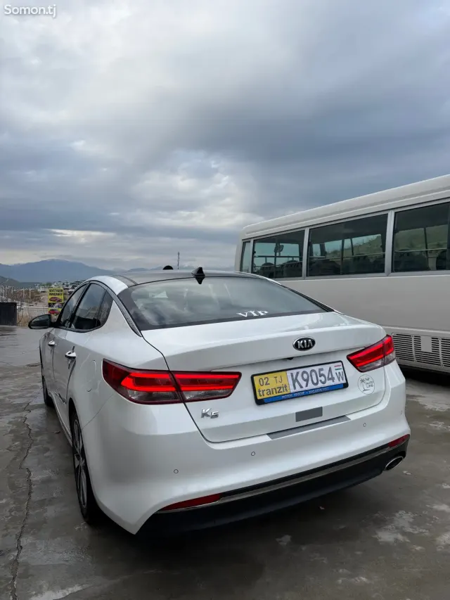 Kia K5 2016 · 2.0 AT