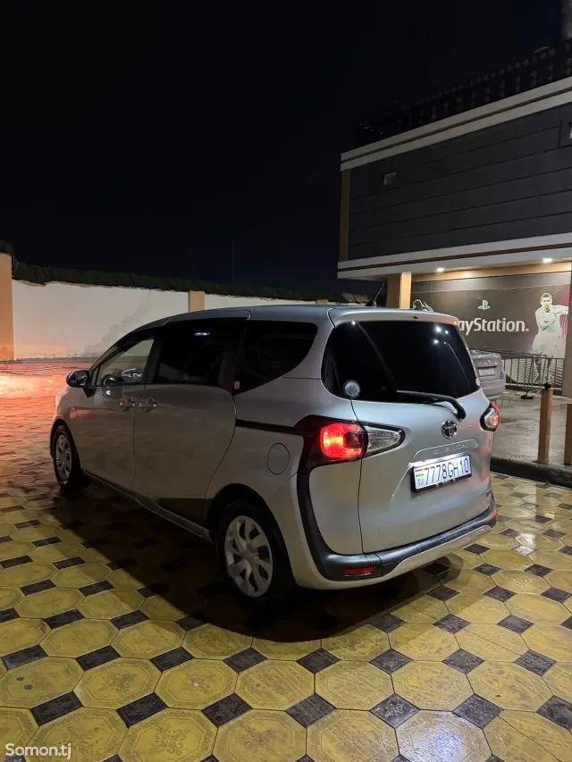 Toyota Sienta 2015 · 1.5 AT