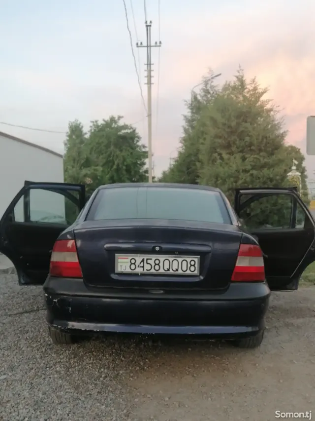Opel Vectra B 1996 · 1.6 MT