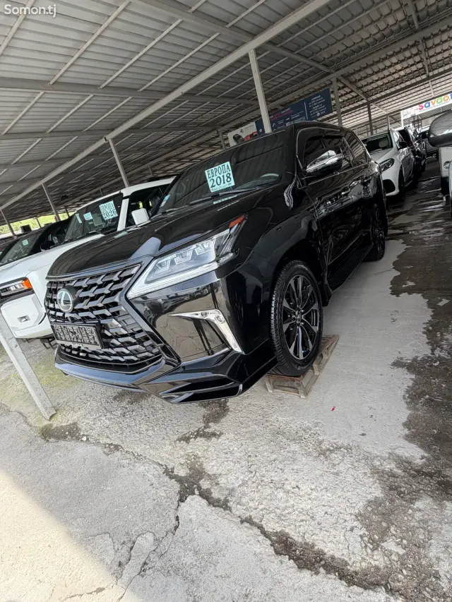 Lexus LX series 2018 · 5.7 AT