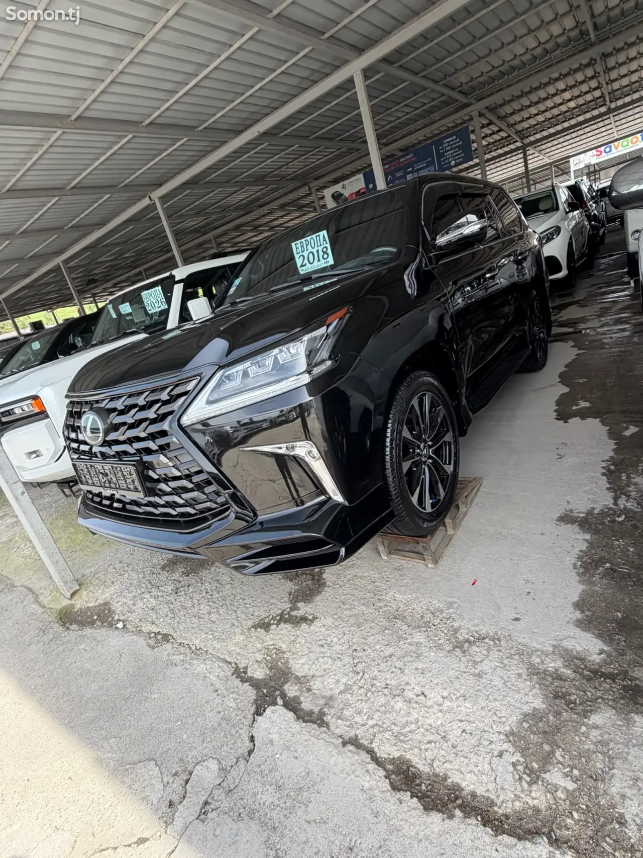 Lexus LX series 2018 · 5.7 AT