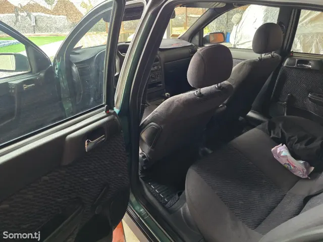 Opel Astra G 2001 · 1.6 MT