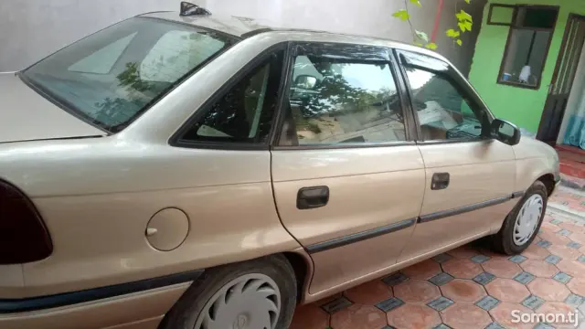 Opel Astra F 1996 · 1.6 MT