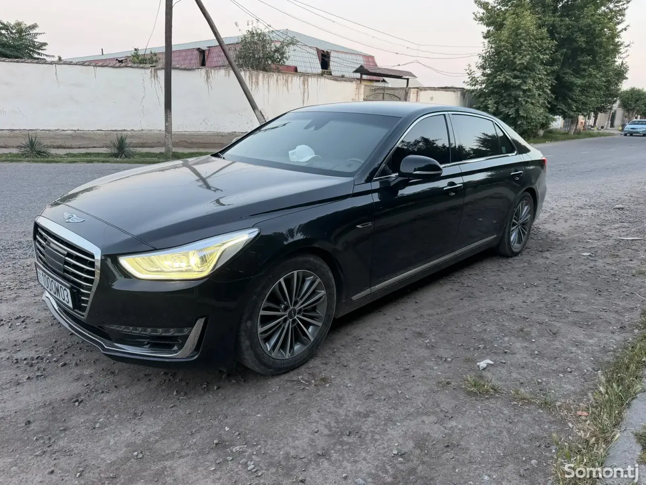 Hyundai Genesis 2018 · 3.8 AT