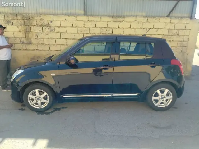 Suzuki Swift 2010 · 1.3 AT
