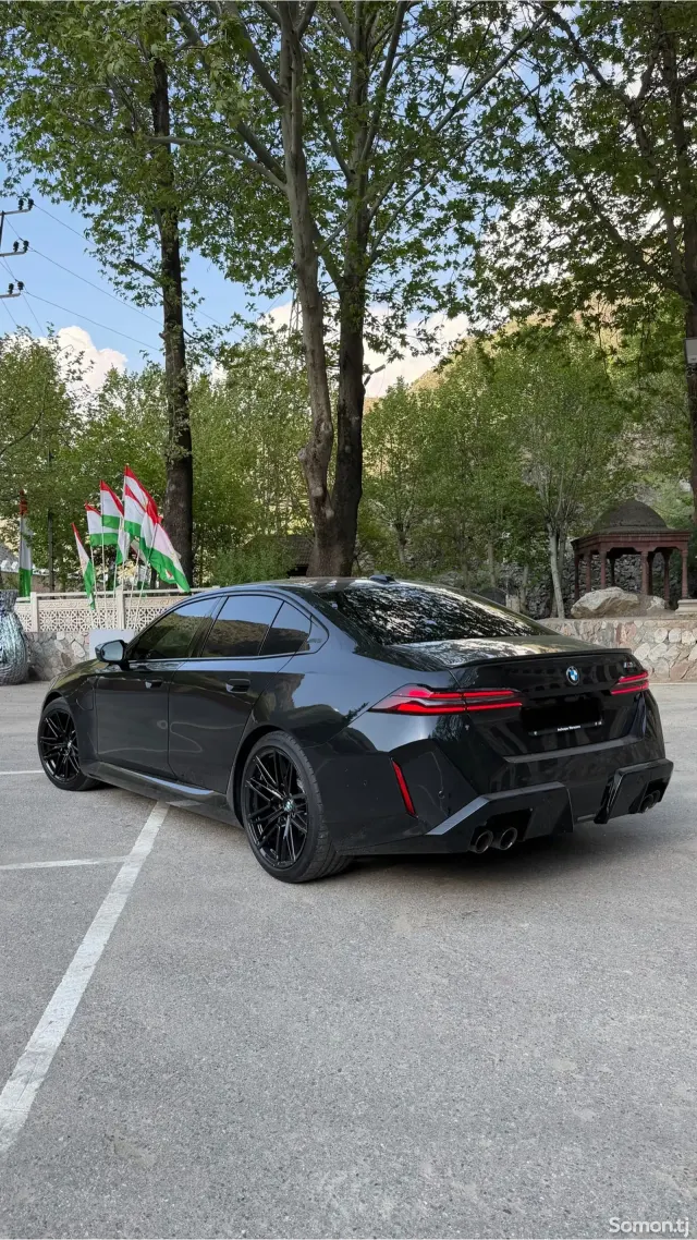 BMW M5 2025 · 4.4 AT
