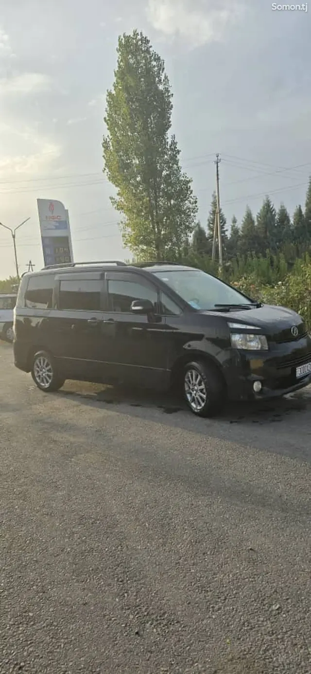 Toyota Voxy 2007 · 2.0 AT