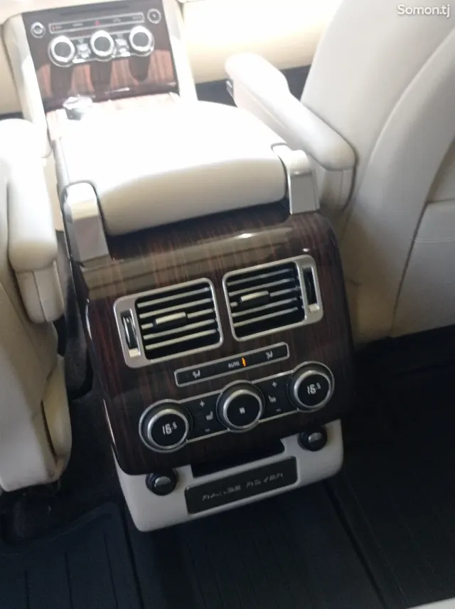 Land Rover Vogue 2017 · 0.4 AT