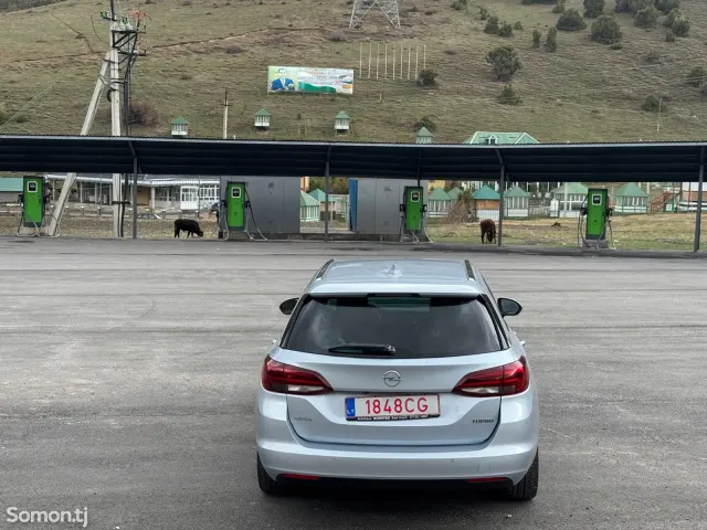 Opel Astra K 2017 · 1.4 AT