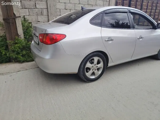 Hyundai Avante 2009 · 1.6 AT