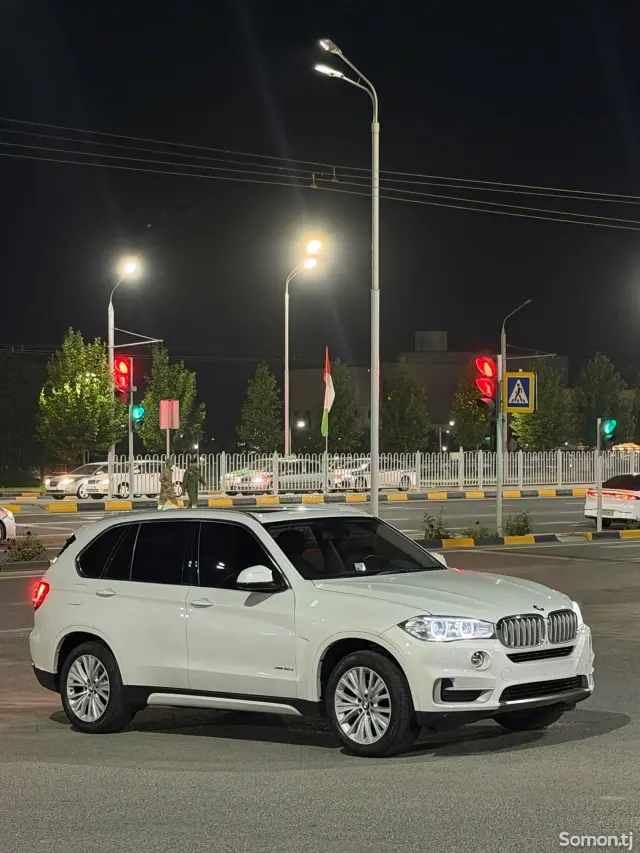 BMW X5 2015 · 3.0 AT