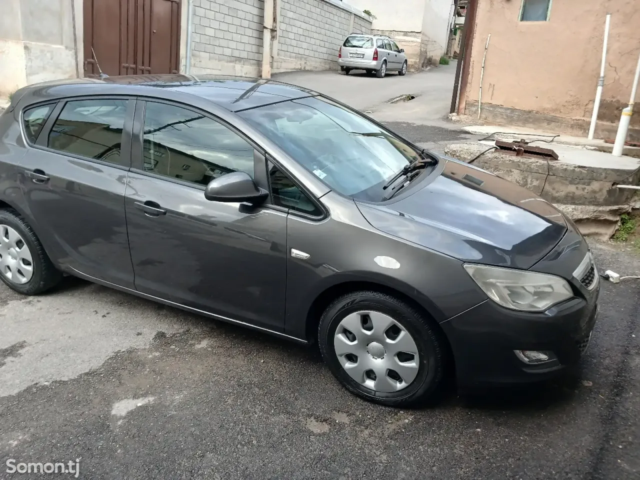 Opel Astra J 2011 · 1.7 MT