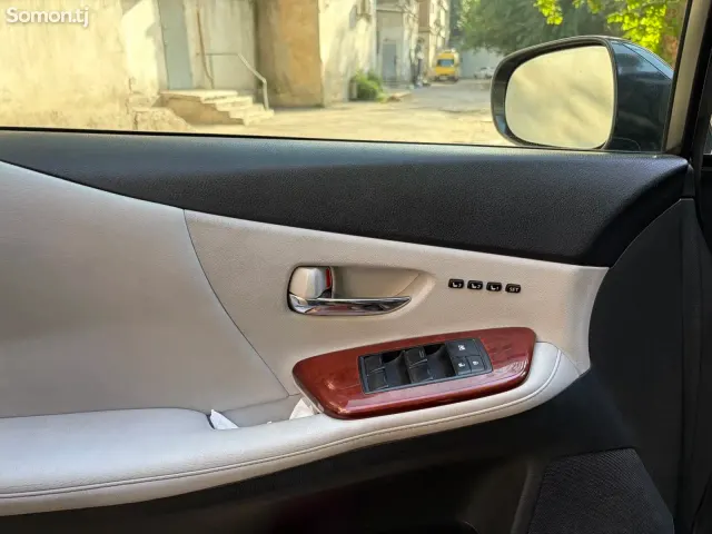 Lexus HS series 2010 · 2.5 AT