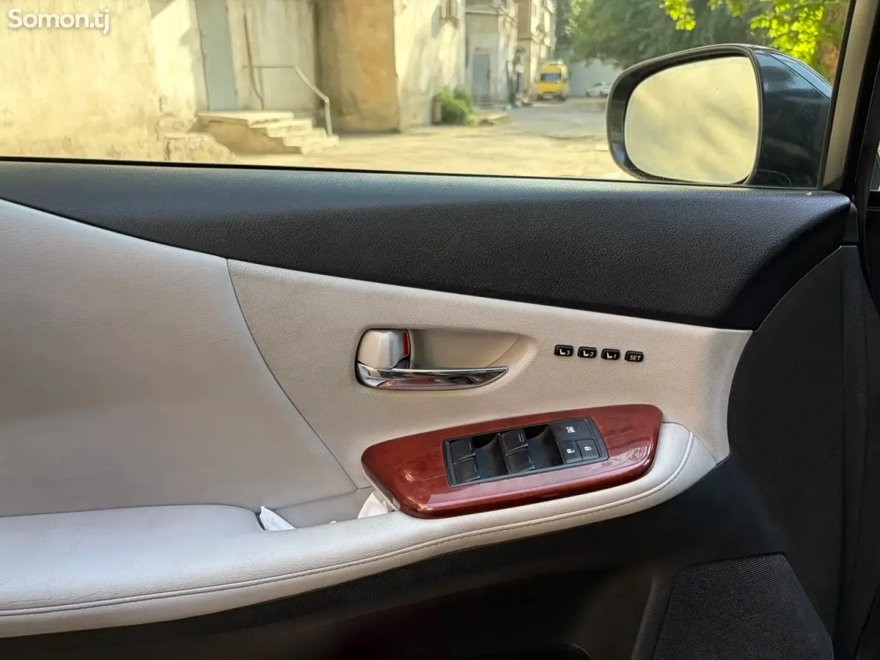 Lexus HS series 2010 · 2.5 AT