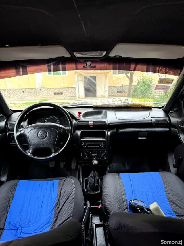 Opel Astra F 1994 · 1.6 MT