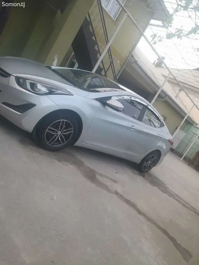 Hyundai Avante 2015 · 1.6 AT