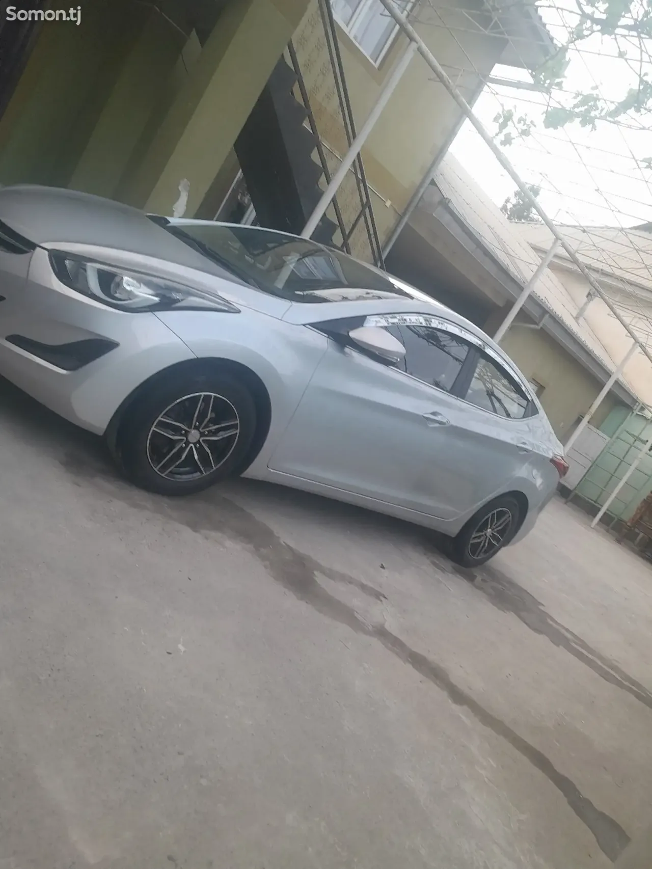 Hyundai Avante 2015 · 1.6 AT