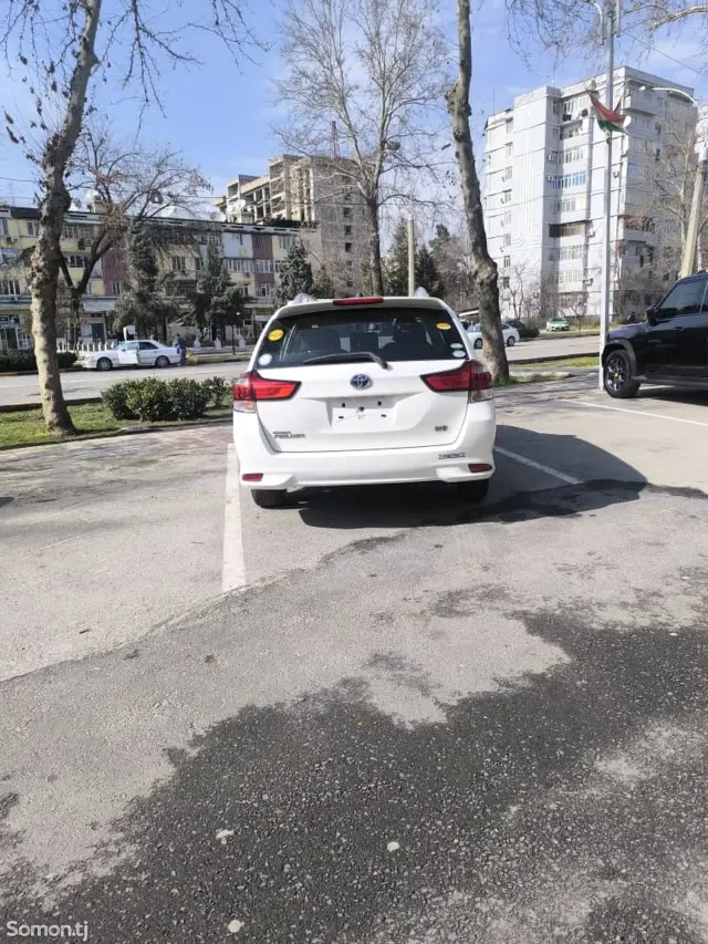Toyota Fielder 2015 · 1.5 AT
