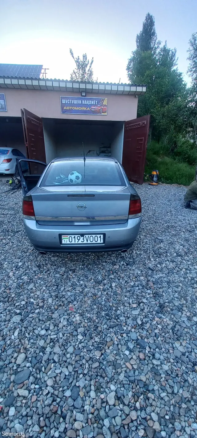 Opel Vectra C 2005 · 2.2 AT