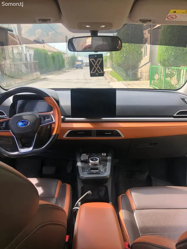 BYD E2 2022 · AT