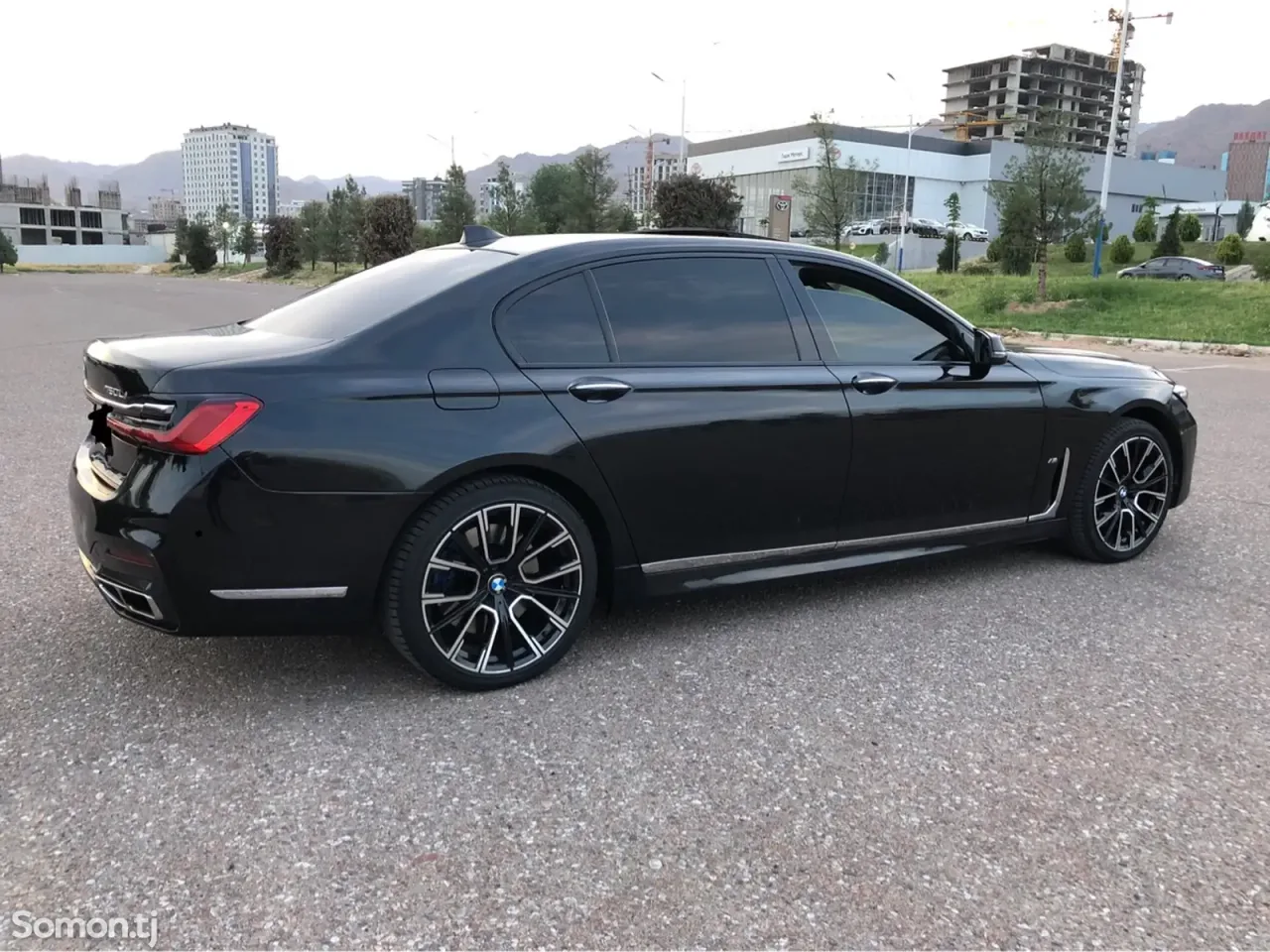 BMW 7 series 2015 · 4.4 AT