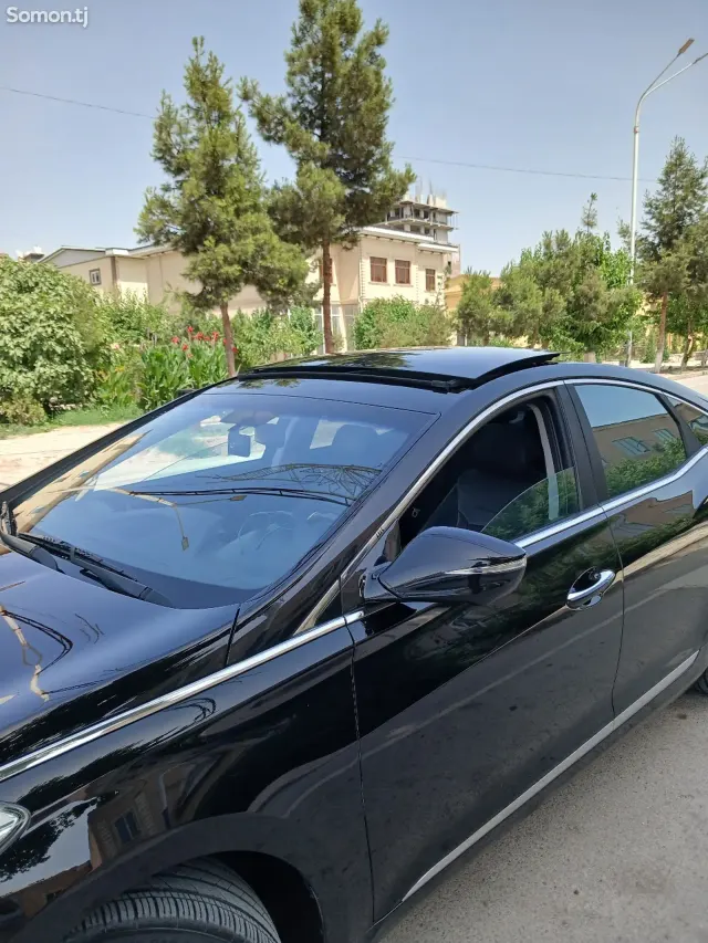 Hyundai Grandeur 2014 · 3.0 AT