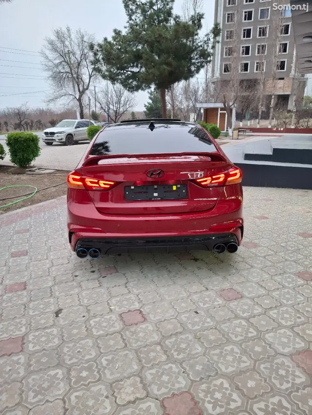 Hyundai Avante 2016 · 1.6 AT