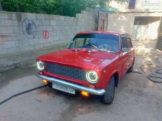 Lada (ВАЗ) 2101 1983 · 0.5 MT