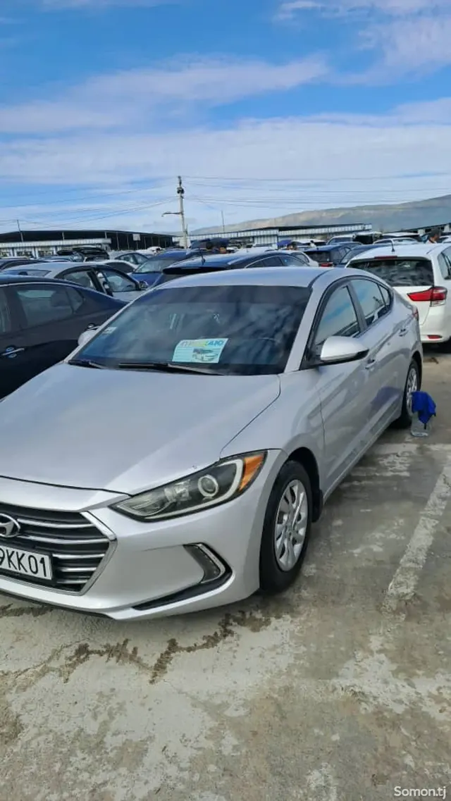 Hyundai Elantra 2016 · 2.0 AT