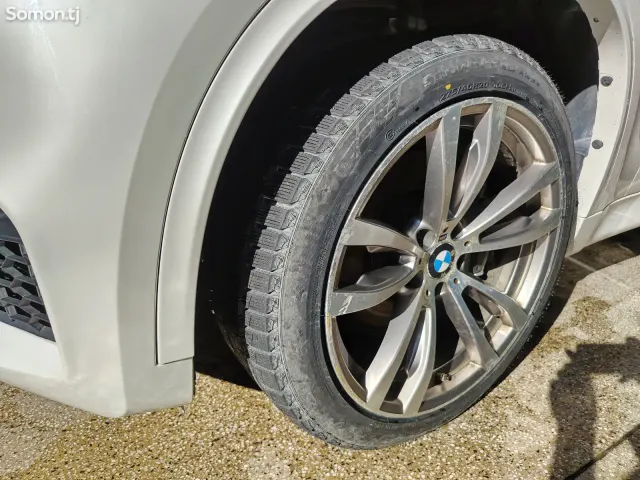 BMW X5 M 2016 · 4.4 MT