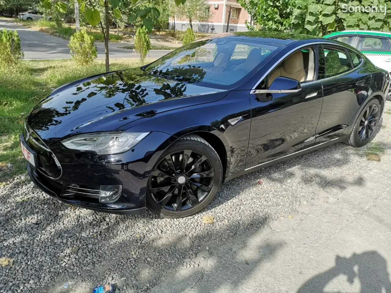 Tesla Model S 2015 · AT