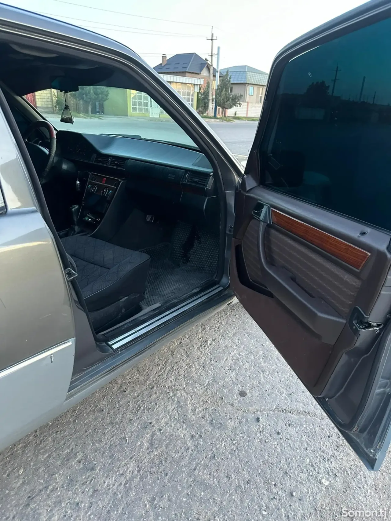 Mercedes-Benz W124 1995 · 2.0 MT